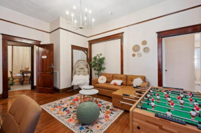 Charming Retreat 8BR with Table Football and Pool Table